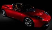 Der Tesla Roadster, dessen Design sich am Lotus Elise orientiert, soll mit unter vier Sekunden von 0 auf 100 km/h so schnell wie ein Porsche 911 Turbo beschleunigen.